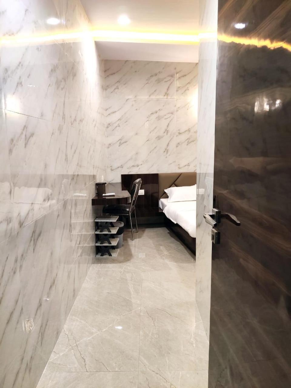 Hotel Comfy Inn مومباي المظهر الخارجي الصورة
