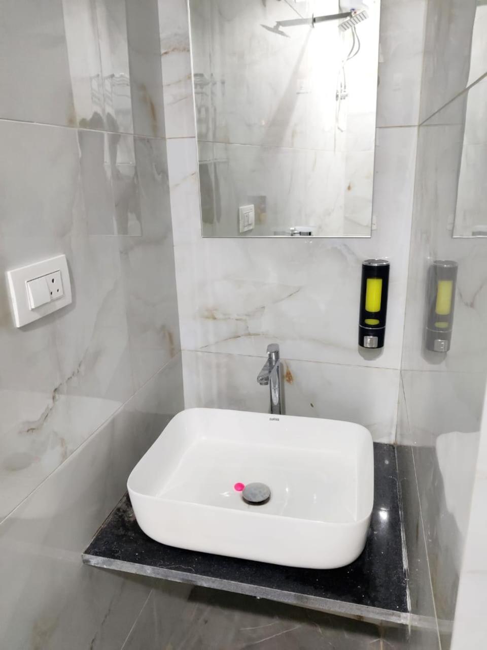 Hotel Comfy Inn مومباي المظهر الخارجي الصورة