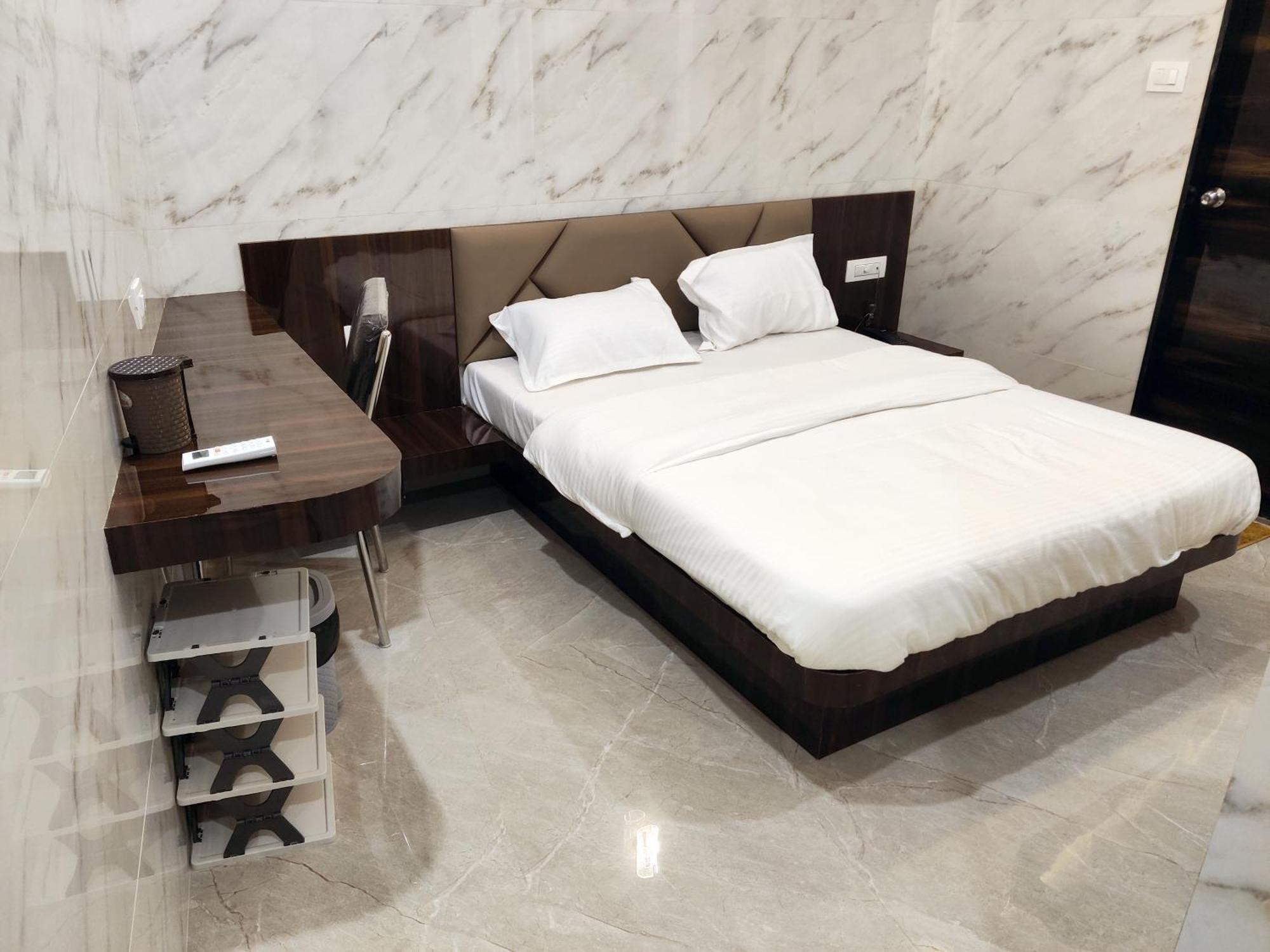 Hotel Comfy Inn مومباي المظهر الخارجي الصورة