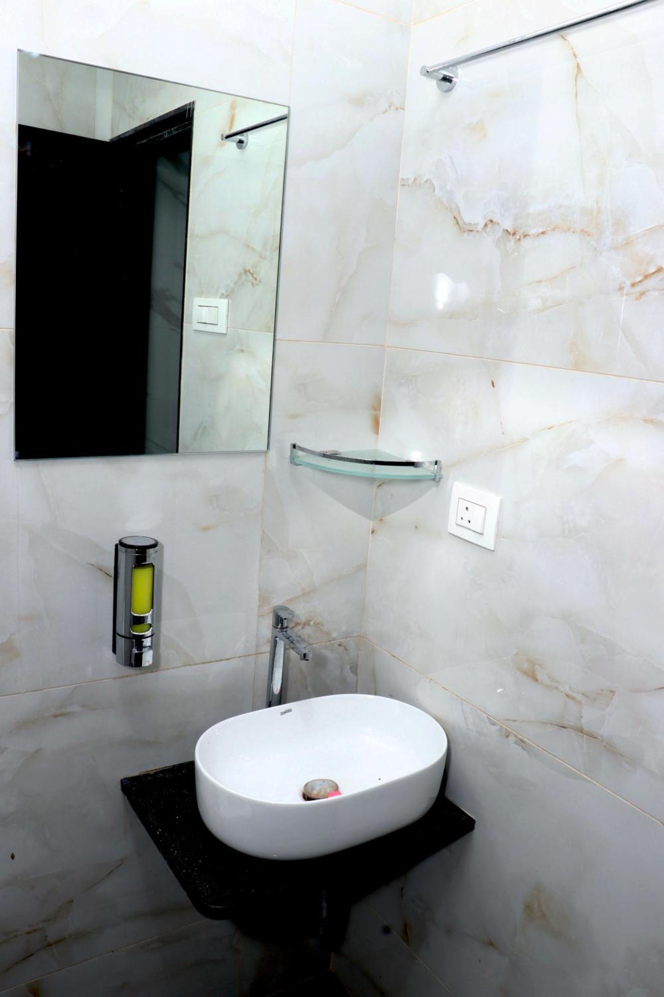 Hotel Comfy Inn مومباي المظهر الخارجي الصورة